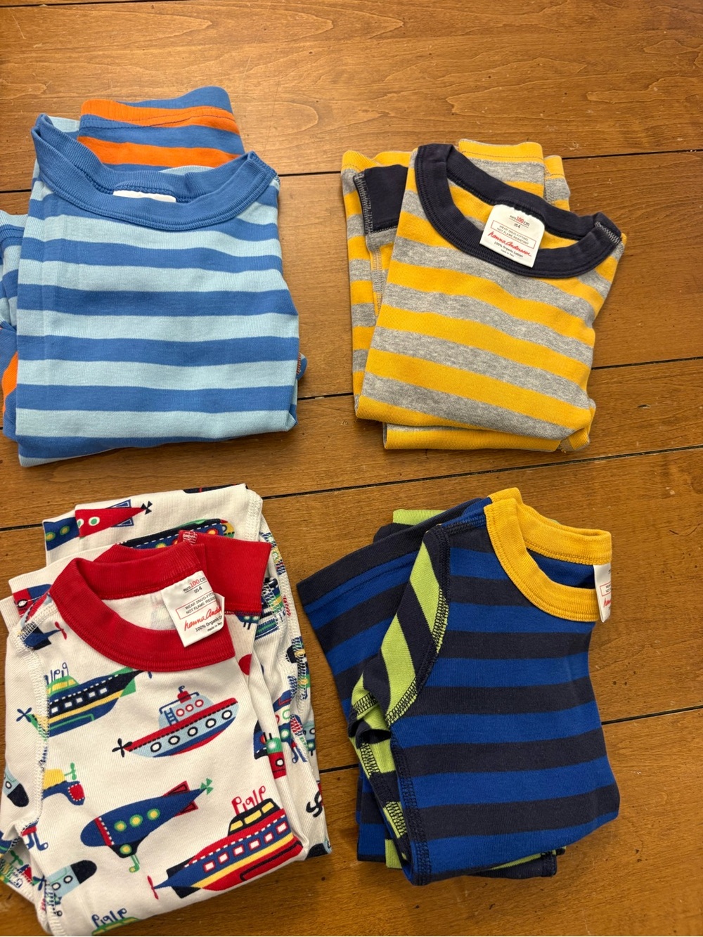 Set of 4 Hanna Andersson pajamas size 4